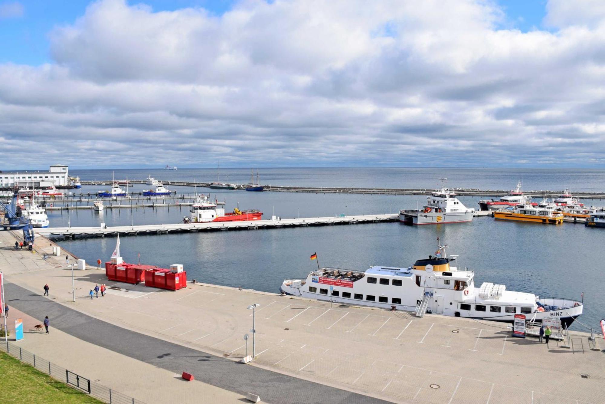 Schoene Ferienwohnungen In Sassnit Sassnitz Esterno foto